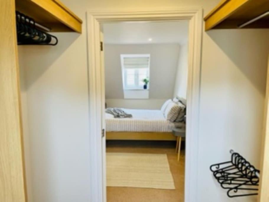 Modern Town House In Cotswolds - 3 Double Bedrooms Уитни Экстерьер фото
