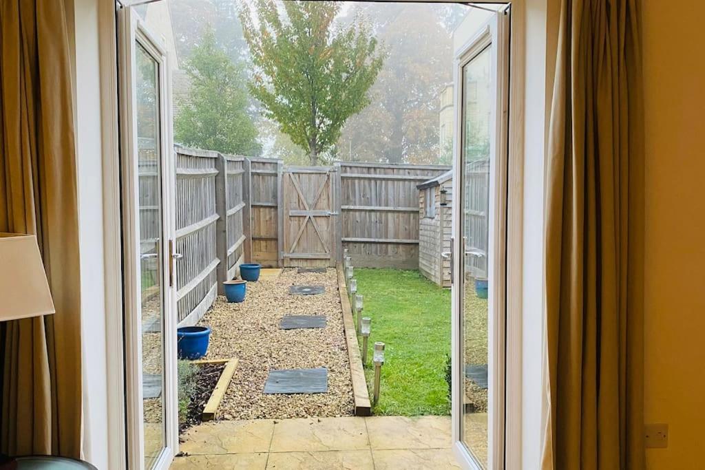 Modern Town House In Cotswolds - 3 Double Bedrooms Уитни Экстерьер фото