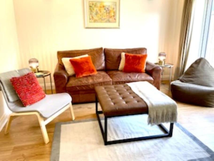 Modern Town House In Cotswolds - 3 Double Bedrooms Уитни Экстерьер фото