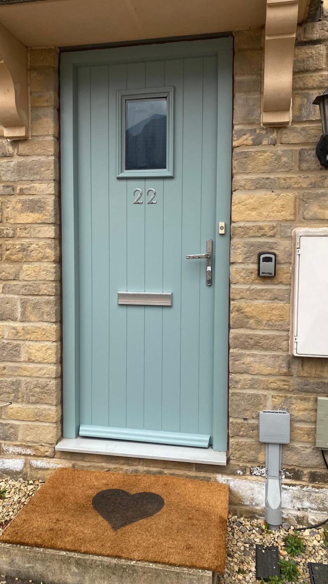 Modern Town House In Cotswolds - 3 Double Bedrooms Уитни Экстерьер фото